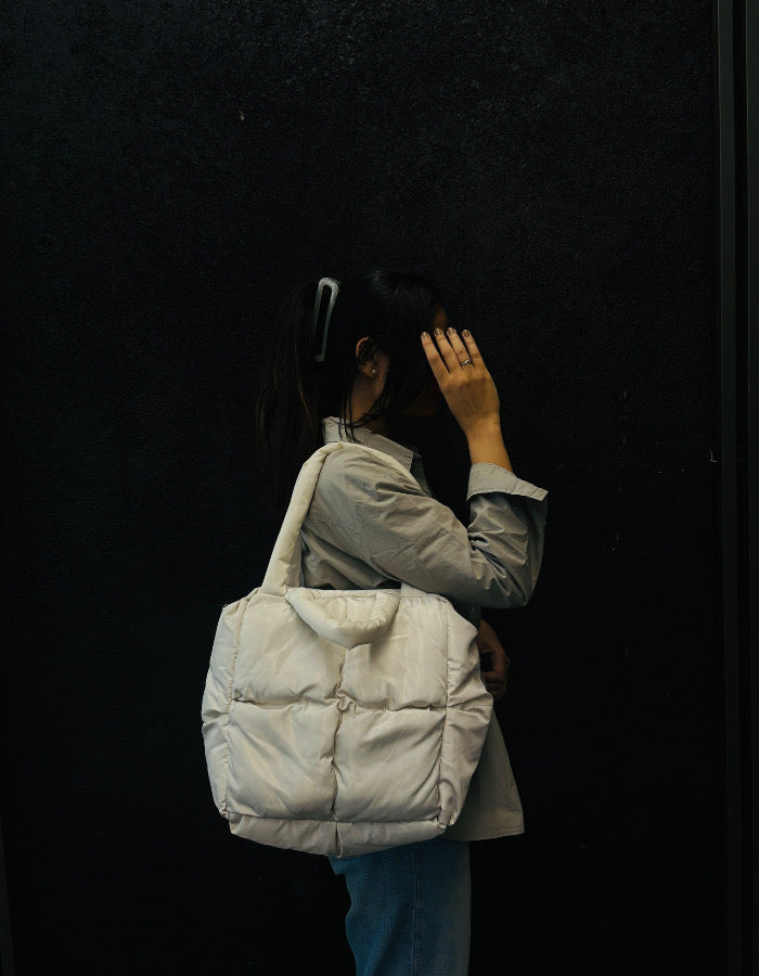 The puffer square tote bag - white